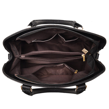 Schwarze Lederhandtasche mit mehreren Fächern und Reißverschlüssen, elegante Damenmode.
