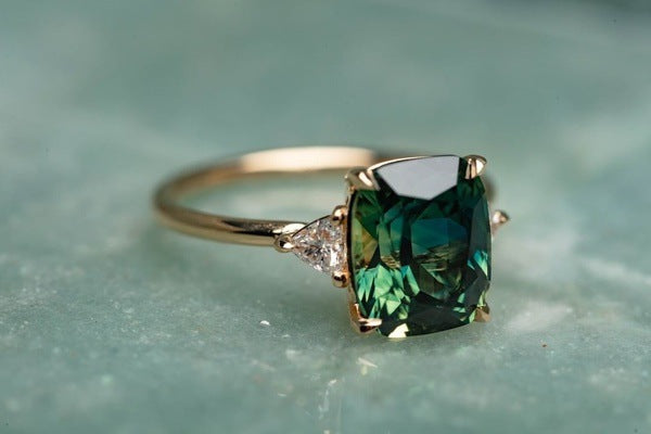 Divifa Vintage-inspired Green Ring in Gold-Plated stainless steel
