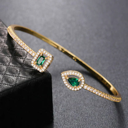 Kloudijas Smaragd Karkötő