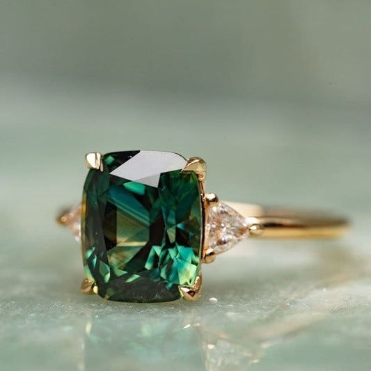 Divifa Vintage-inspired Green Ring in Gold-Plated stainless steel