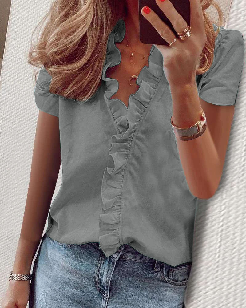Feminine Bluse med Flatterende Detaljer fra ModeLuxe