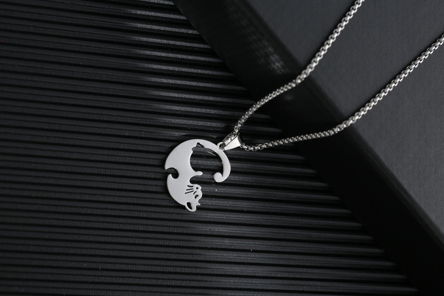 Men's Simple Sweater Chain Couple Accessories Niche Female Titanium Necklaces