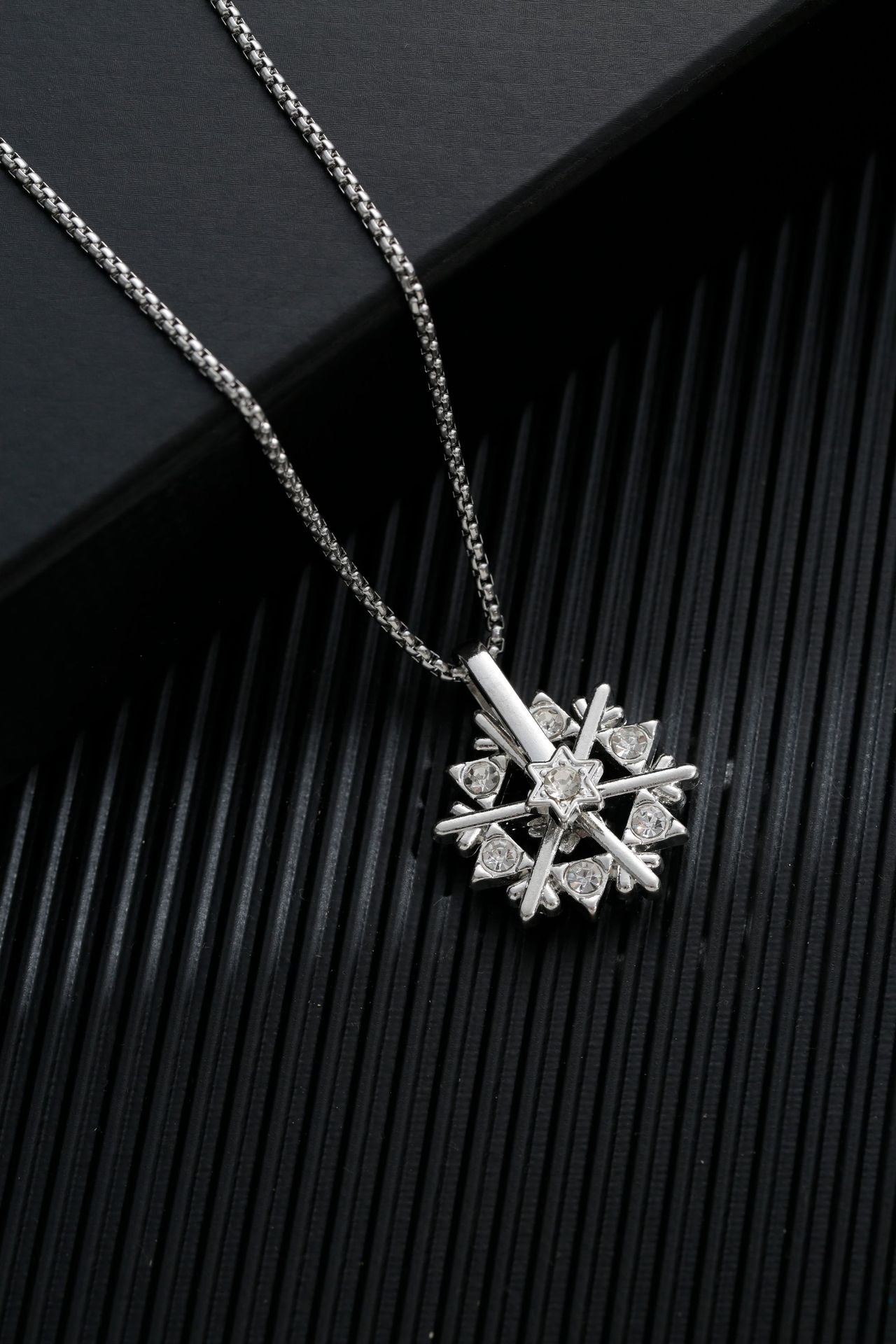 Men's Simple Sweater Chain Couple Accessories Niche Female Titanium Necklaces