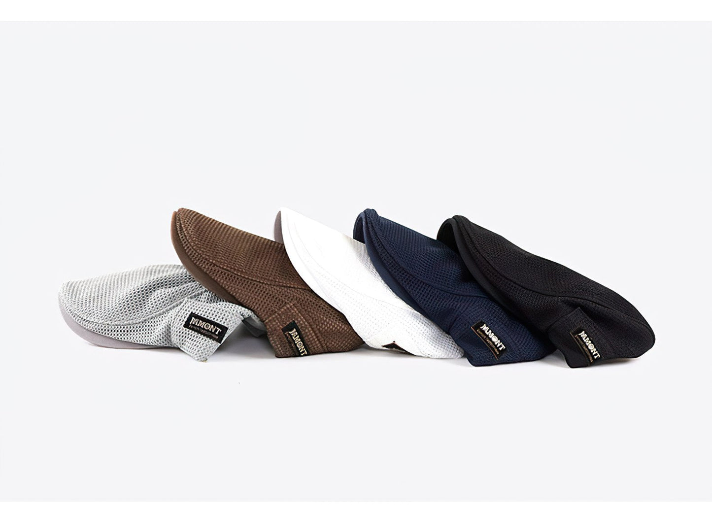 Casquettes plates en tissu texturé, couleurs gris, marron, blanc, bleu marine, noir, étiquette "Kangol", mode élégante, accessoires tendance.