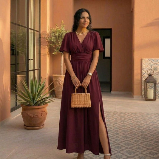 Elfrieda | Elegante Vestido Largo Con Cuello En V, Mangas Transparentes Y Abertura