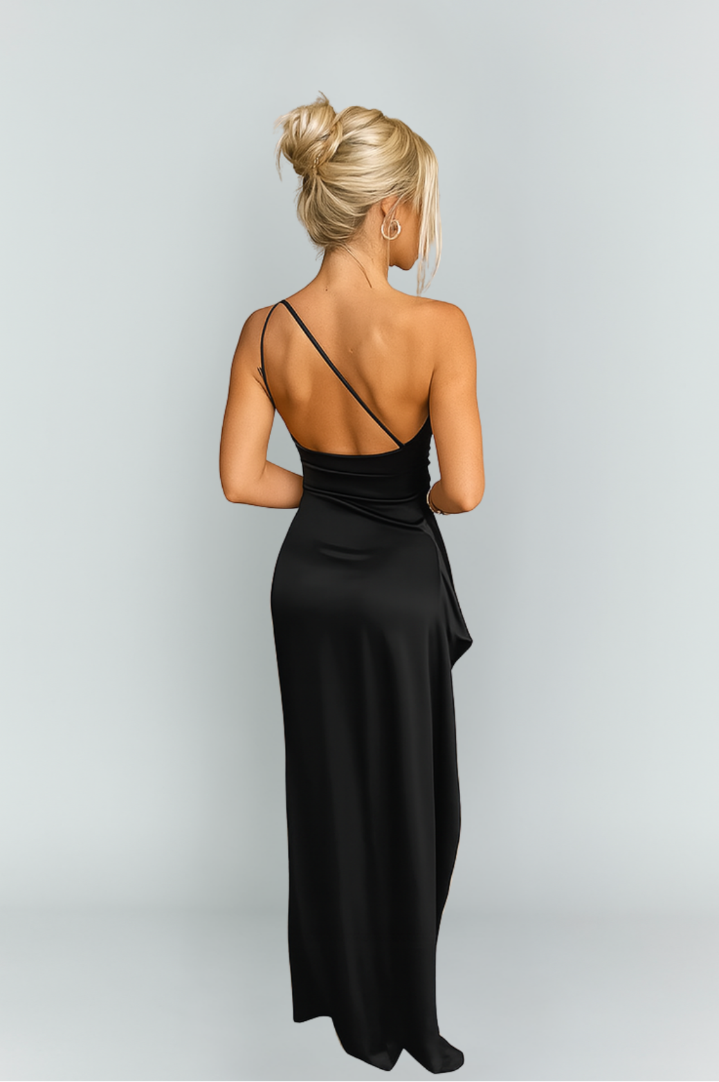 Satijnen one-shoulder maxi jurk met elegante split