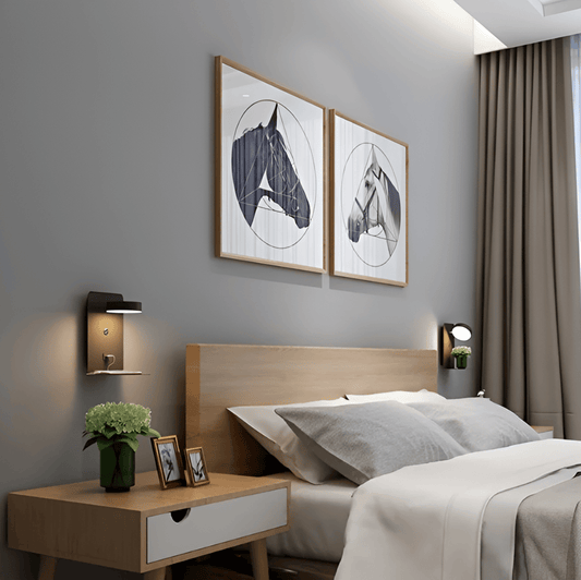 DualDelight – Justerbar Sänglampa med Hylla, USB & Väljbar Installation