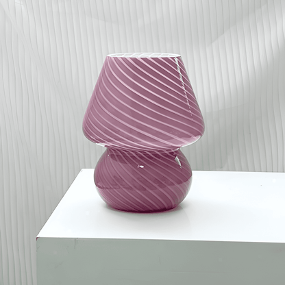 Striped Glow - En Handblåst Bordslampa i Randigt Glas