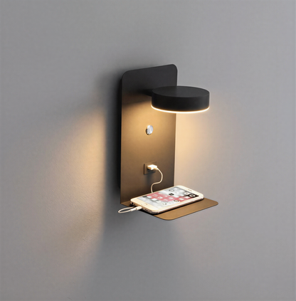 DualDelight – Justerbar Sänglampa med Hylla, USB & Väljbar Installation