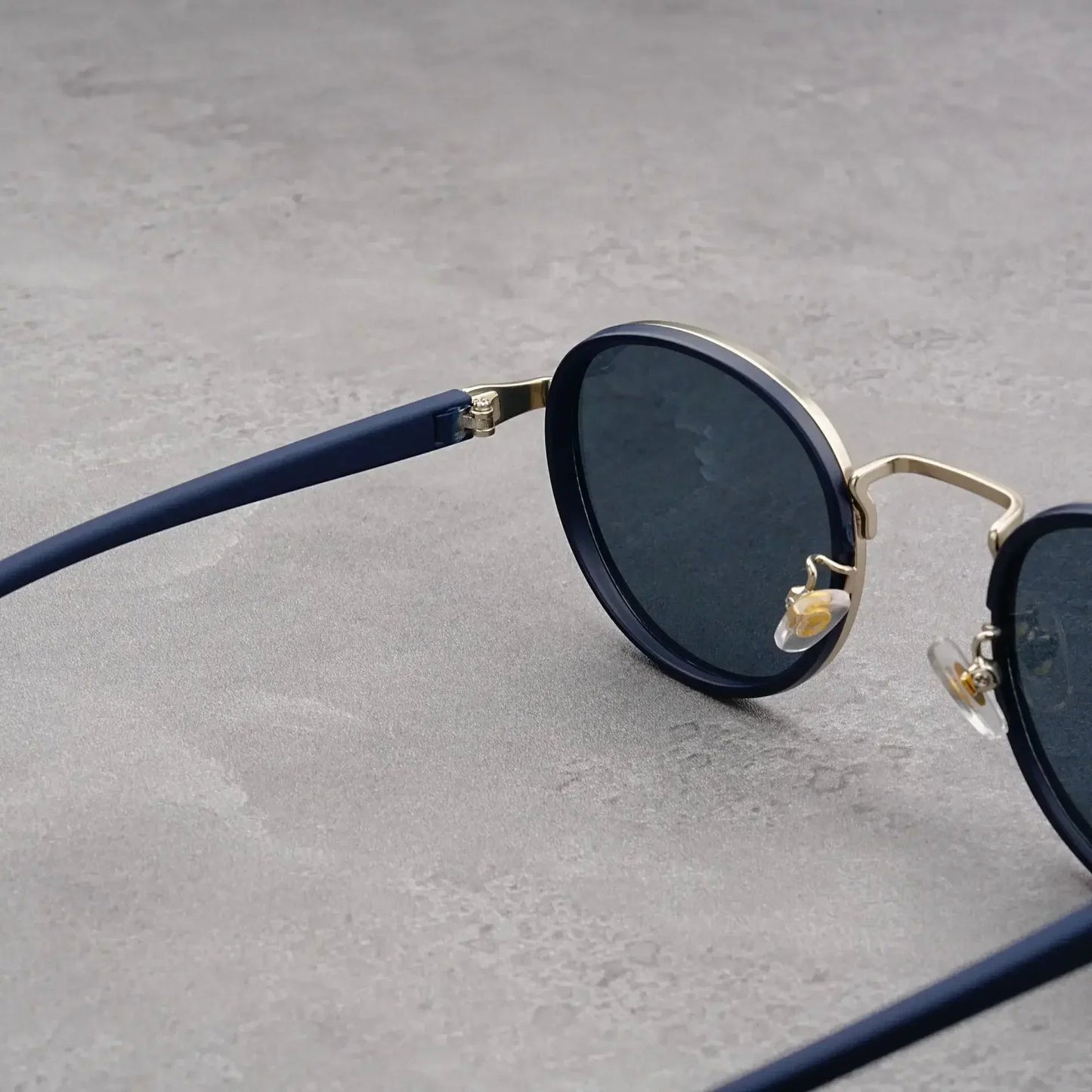 NoirGlow – Okrągłe Okulary Przeciwsłoneczne Luxe Eclipse