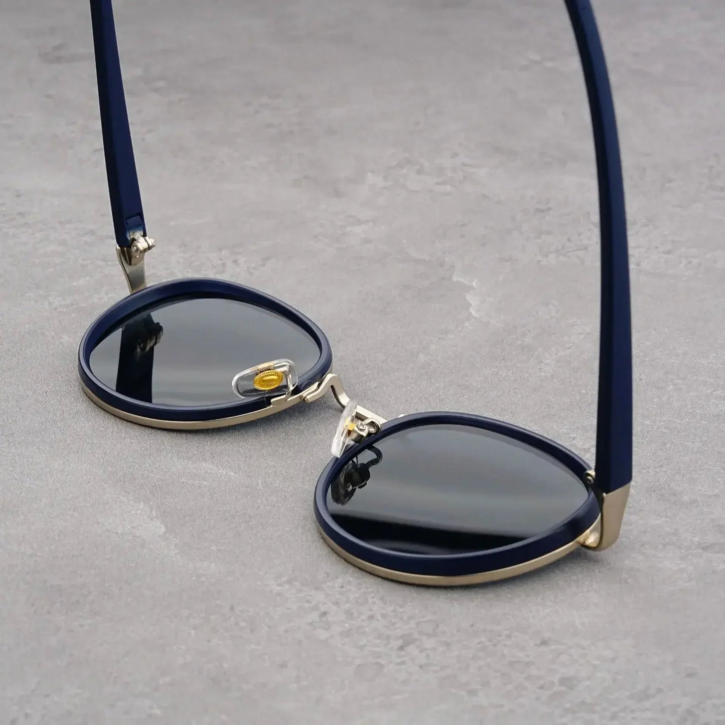 NoirGlow – Okrągłe Okulary Przeciwsłoneczne Luxe Eclipse