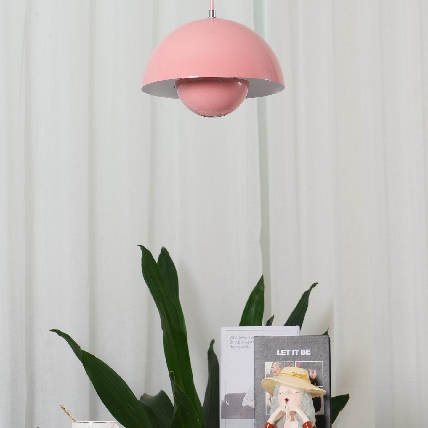 Elegante Deckenlampe - Natürliche Beleuchtung für einen raffinierten Innenraum