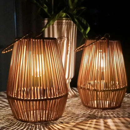 Rattan-Solarlaterne | Warmes LED-Licht, automatisch | Wetterfest | SolaraWeave