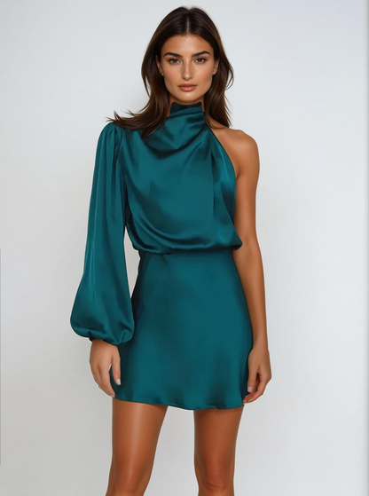 Robe de soirée élégante, silhouette asymétrique avec manches bouffantes. - 1