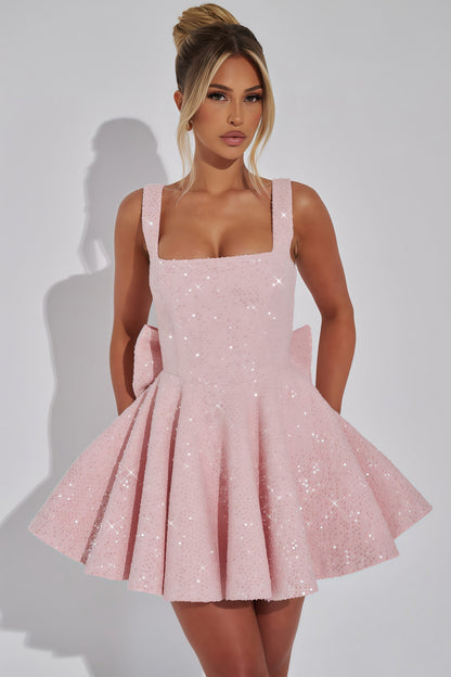 Robe de soirée chic, silhouette mini, encolure carrée. - 3
