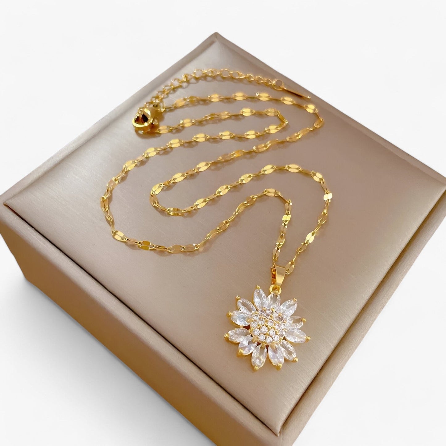 Necklace : Ketting Goud - Luxe Bloemhanger - Trendy en Tijdloos in van Pantino