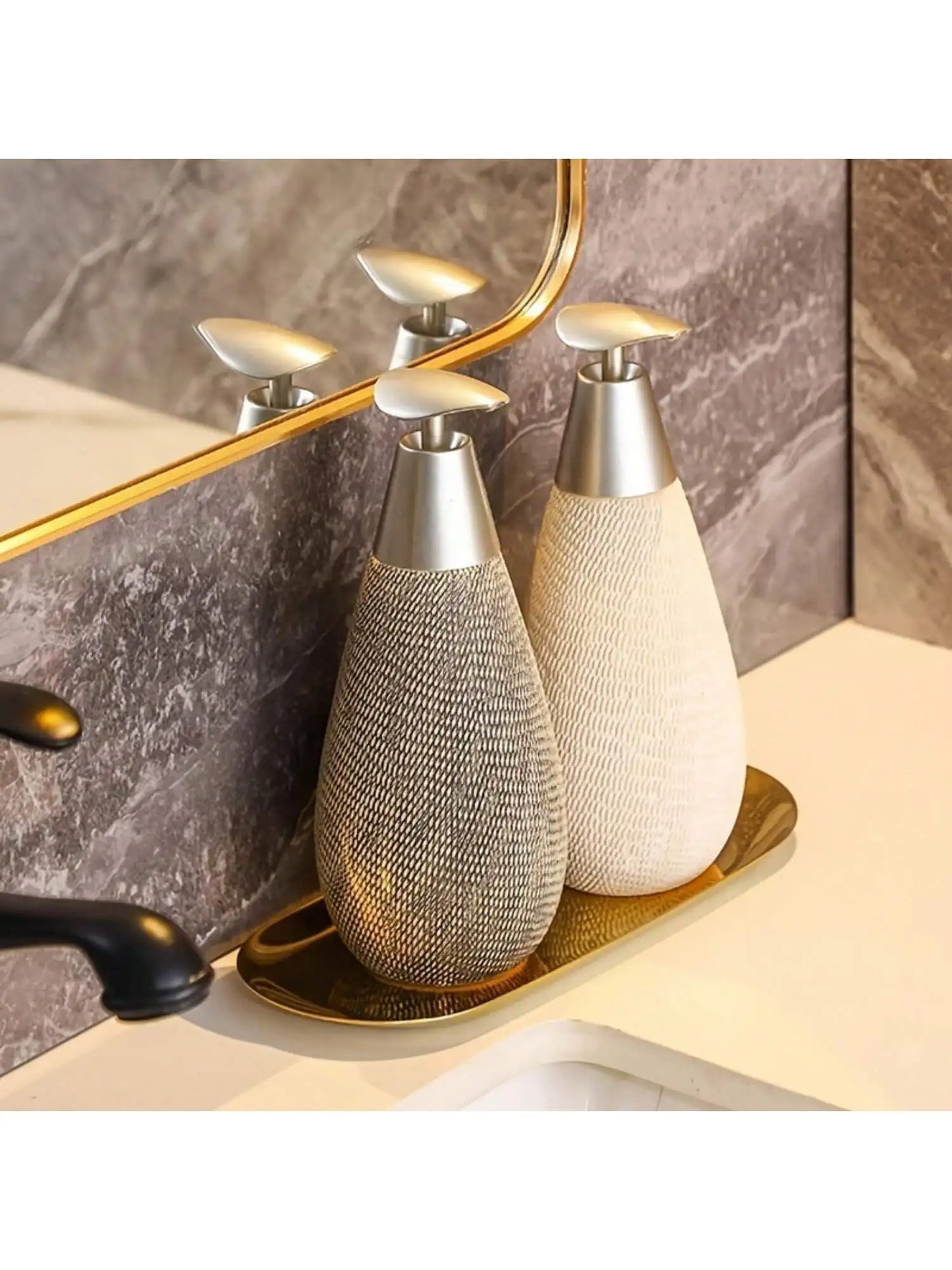 CeramicaVintage Heritage Pump Dispenser – Retro Ceramic Refillable Soap Bottle for Kitchen & Bathroom | Classic Farmhouse & Timeless Décor