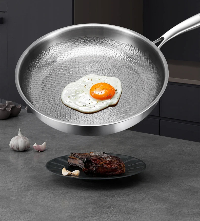 TitanPro – Pure Titanium Frying Pan with Hammered Fish-Scale Pattern