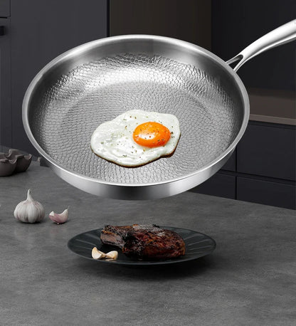 TitanPro – Pure Titanium Frying Pan with Hammered Fish-Scale Pattern