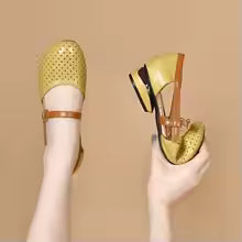 Roxanny | Perforierte Mary-Jane-Schuhe mit niedrigem Absatz