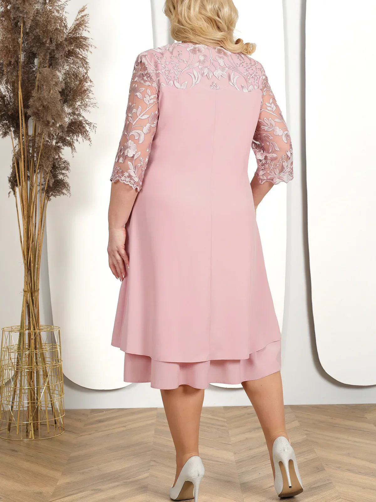 Floral besticktes Kleid in Übergröße