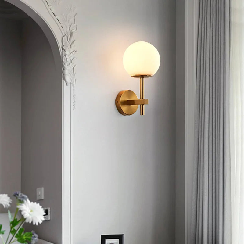 LumiNord – Nordic Moderne LED Wandlamp met Glazen Lichtbol