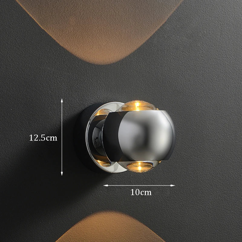 Moderne, drehbare LED-Wandleuchte aus Messing