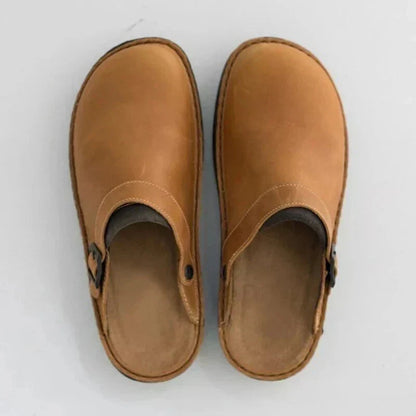 Eckhart | Zuecos Cerrados Con Hebilla Lateral Slip On