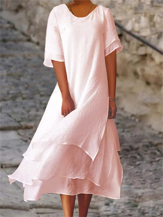 Kurzärmliges Kleid mit Schlitz und doppellagigem Design sowie Rundhalsausschnitt