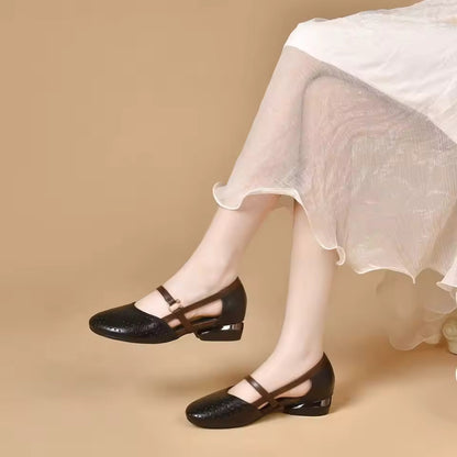 Roxanny | Perforierte Mary-Jane-Schuhe mit niedrigem Absatz