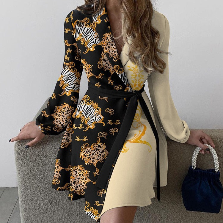 Mini abito da donna con fiocco elegantemente legato