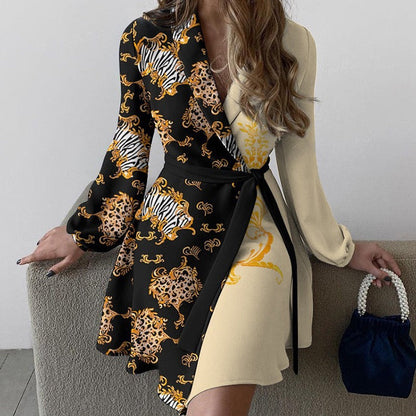 Mini abito da donna con fiocco elegantemente legato