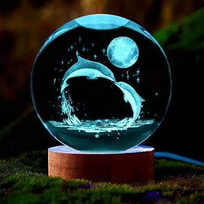 Mariluna Kristallen Bol Dolfijn | 3D-Lasergravure & LED-Basis | Maan- & Zee Motief