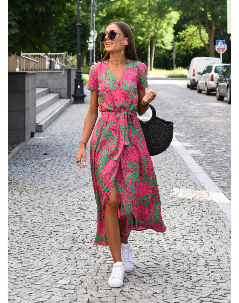 Noemie – Robe élégante à col en V et coupe sculptante