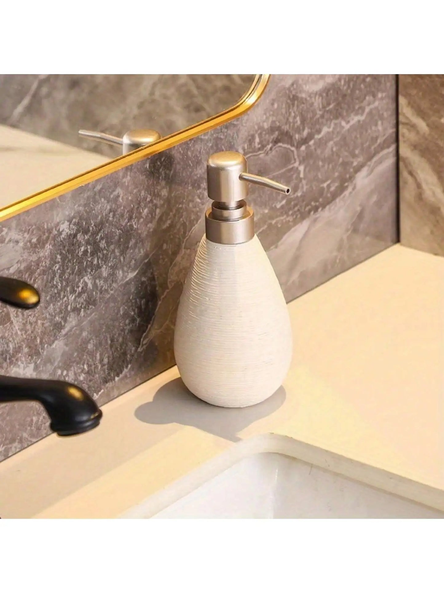 CeramicaVintage Heritage Pump Dispenser – Retro Ceramic Refillable Soap Bottle for Kitchen & Bathroom | Classic Farmhouse & Timeless Décor