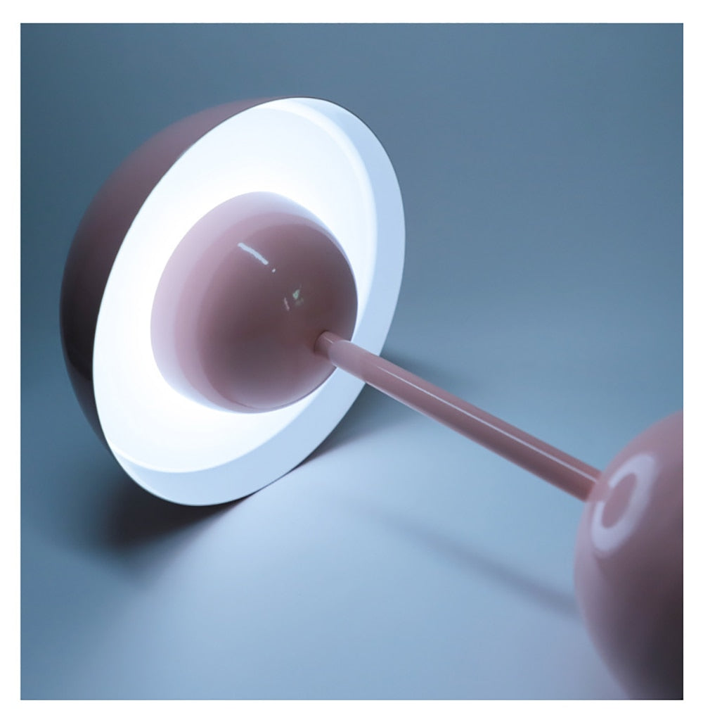 Trådløs Sengelampe med LED – Stilrent Design og Blødt Lys