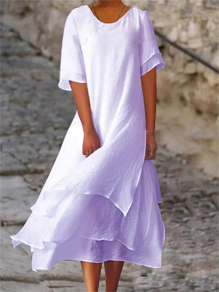 Kurzärmliges Kleid mit Schlitz und doppellagigem Design sowie Rundhalsausschnitt
