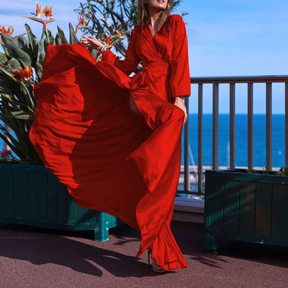 Elise – Robe longue intemporelle à col en V profond et manches longues
