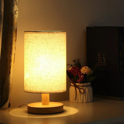 Aurora SilkGlow LED-Tischlampe – Dimmbare asiatische Nachtlampe mit Holzsockel und Stoffschirm