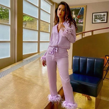 Damen-Pyjama-Set mit Knöpfen und Federn