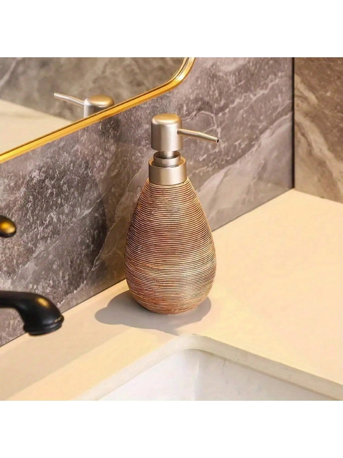 CeramicaVintage Heritage Pump Dispenser – Retro Ceramic Refillable Soap Bottle for Kitchen & Bathroom | Classic Farmhouse & Timeless Décor
