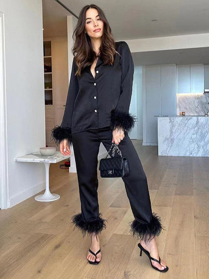 Damen-Pyjama-Set mit Knöpfen und Federn
