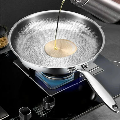 TitanPro – Pure Titanium Frying Pan with Hammered Fish-Scale Pattern