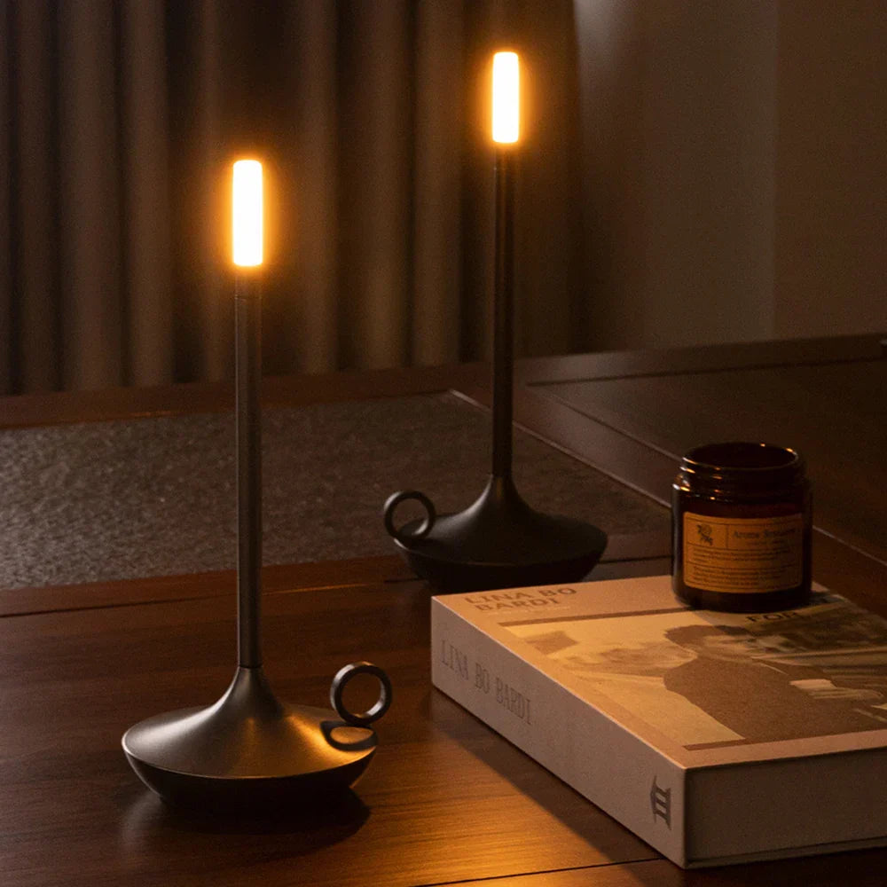 Minimalistische LED tafellamp met aanraakschakelaar in de vorm van een kaars