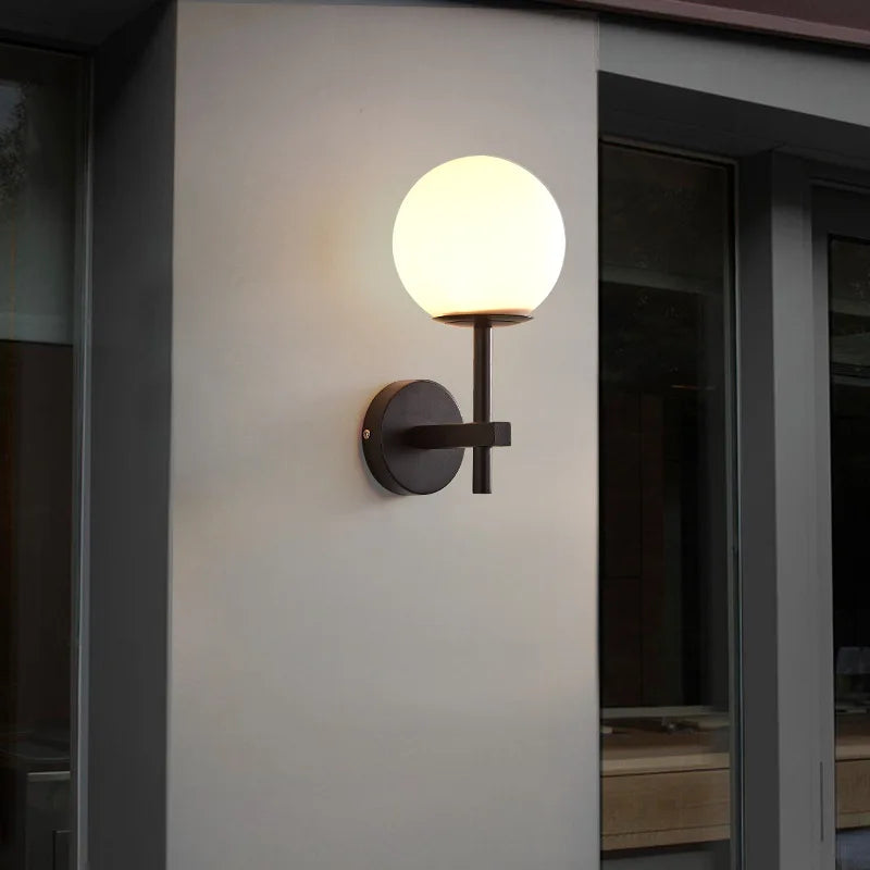 LumiNord – Nordic Moderne LED Wandlamp met Glazen Lichtbol