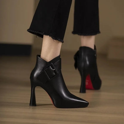 Quilla – Eleganckie botki z klamrą