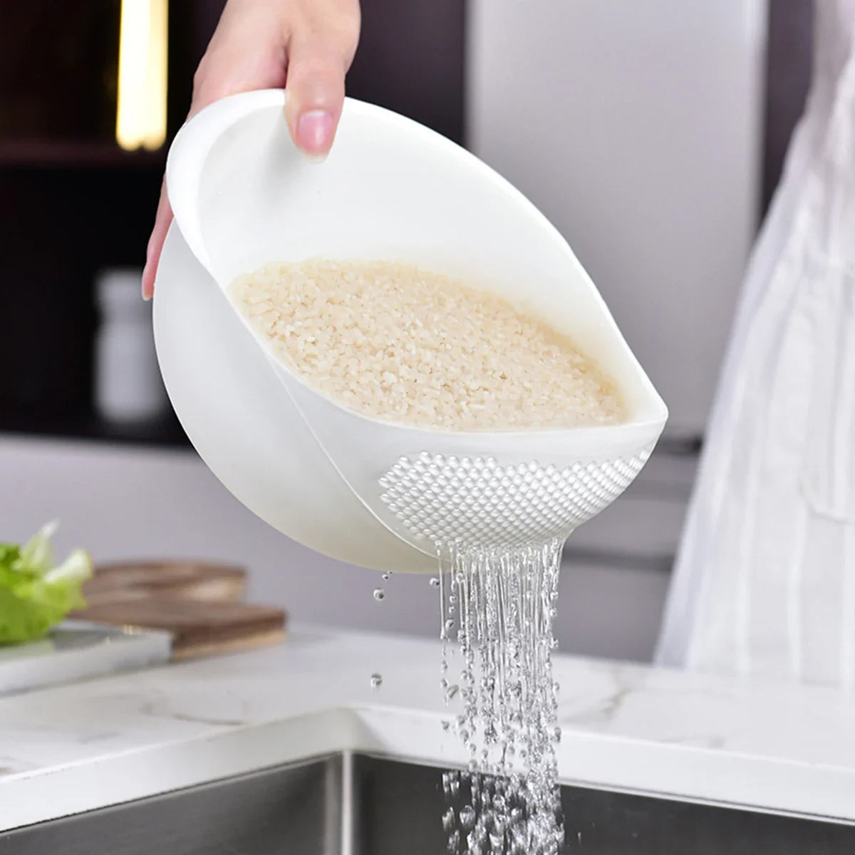 Reis-Abtropfsieb mit integriertem Ausguss