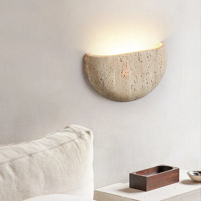 Ishi | Wabi-Sabi Travertijn Wandlamp – Wabi-Sabi Design van Natuursteen met Subtiele Glans