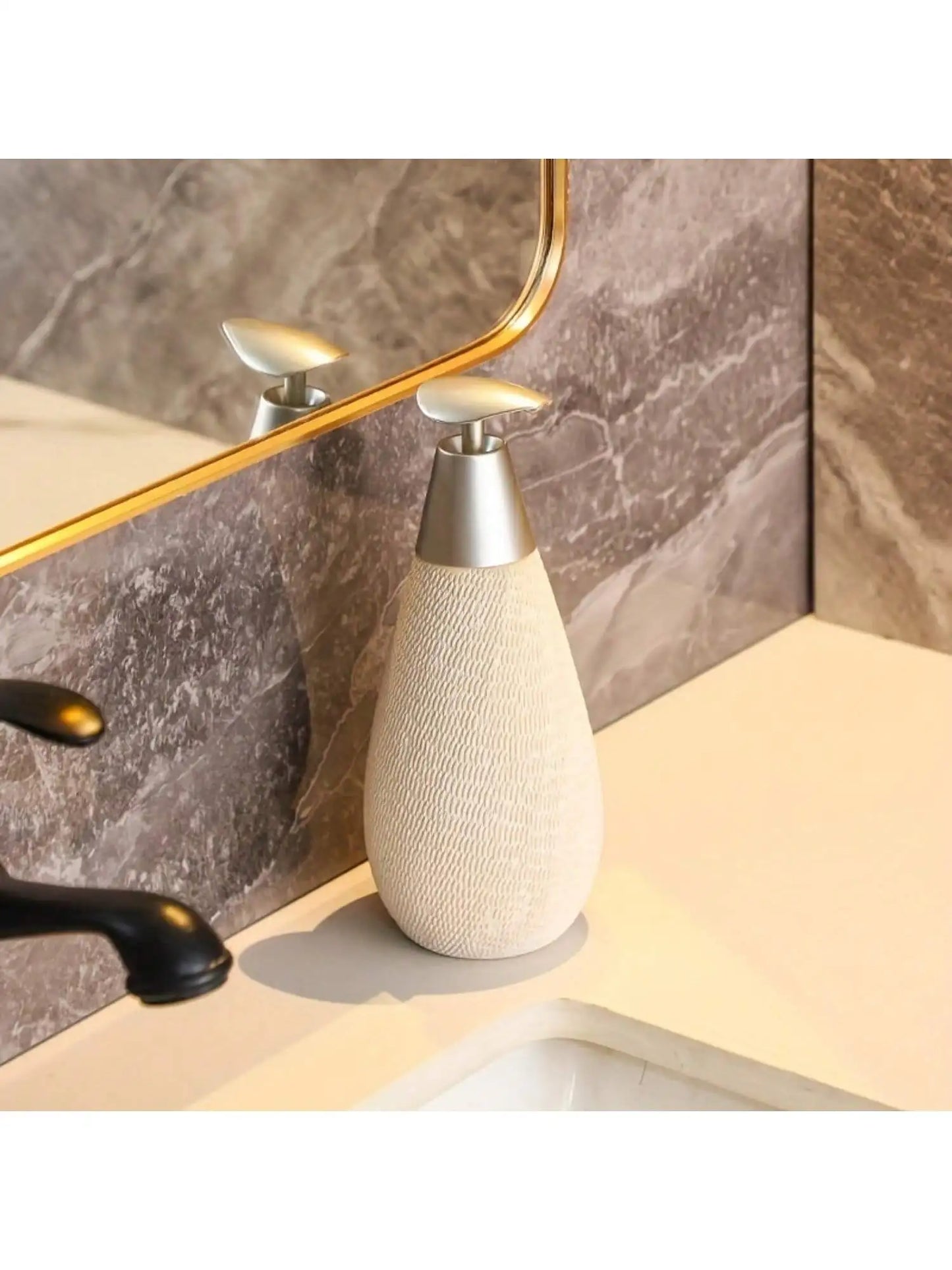 CeramicaVintage Heritage Pump Dispenser – Retro Ceramic Refillable Soap Bottle for Kitchen & Bathroom | Classic Farmhouse & Timeless Décor