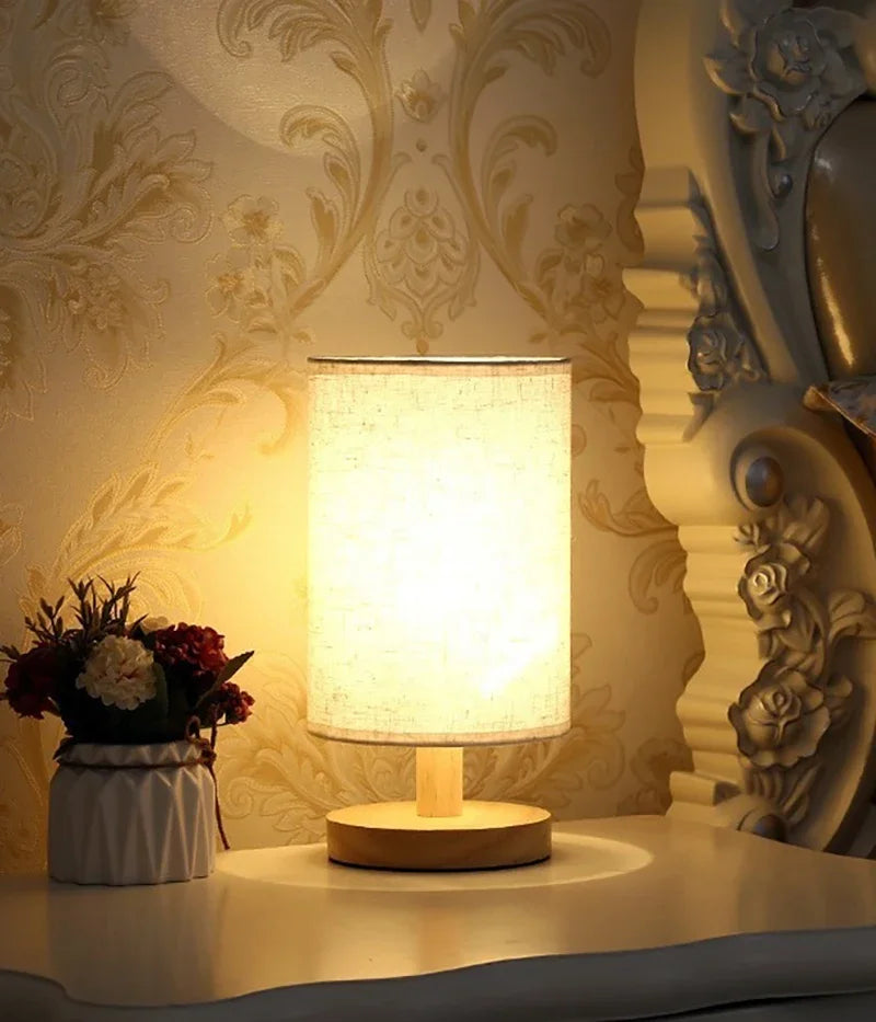 Aurora SilkGlow LED-Tischlampe – Dimmbare asiatische Nachtlampe mit Holzsockel und Stoffschirm